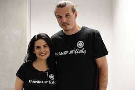 Etikett wurde herausgeschnitten, ansonsten guter zustand. Journal Frankfurt Nachrichten Eintracht Frankfurt Frankfurtliebe Das Fanshirt Fur Frankfurter Und Eintrachtanhanger