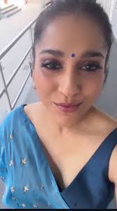 Amber Rochon's Instagram, Twitter & Facebook