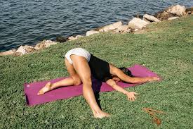 Überzeugen sie sich selbst von der vielfalt an exklusiven und hochwertigen produkten. Yoga Poses For Surfers Gate Pose Thread The Needle Nomads With A Purpose