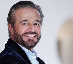 Sanremo 2020, christian de sica ospite per la finale. Christian De Sica Ho Fatto La Fame Era Mia Moglie Che Portava I Soldi A Casa Noi Degli 80 90