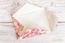 Mit der wahl der richtigen briefumschläge für ihre karte wird diese schon beim überreichen zum hingucker. Briefumschlag Falten So Wird Aus Altpapier Ein Edles Kuvert Inkl Druckvorlage