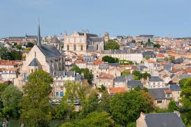 La Bataille De Poitiers Et Charles Martel Paysage France Poitiers France