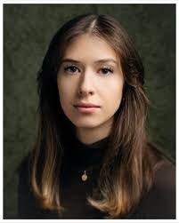 Amanda Sneddon's Instagram, Twitter & Facebook