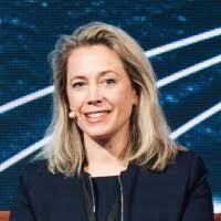 Lisa Becher's Instagram, Twitter & Facebook