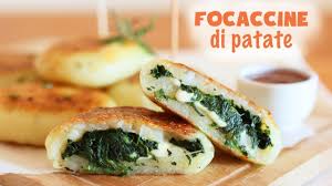 Allora seguiteci in cucina per realizzare questi fantastici spinaci in padella, saltati con burro e conditi con formaggio grattugiato. Focaccine Di Patate In Padella Con Cuore Filante E Spinaci Veloci E Golose Youtube