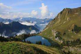 Oberstdorf is a municipality and skiing and hiking town in germany, located in the allgäu region of the bavarian alps. Das Schone Allgau Und Die Oberstdorfer Bergwelt Oberstdorf Allgau Romantikreisen
