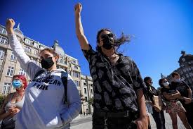 O ator guineense bruno candé marques foi morto a tiros na tarde de sábado (25), na avenida princip… bella sano needs your support for justiça pelo bruno candé. Negar O Racismo E Racismo Homenagem A Bruno Cande Junta Centenas No Porto Portugal Sabado