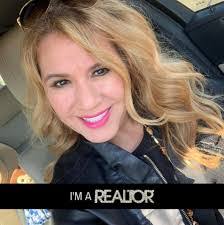 Belinda Arana's Instagram, Twitter & Facebook