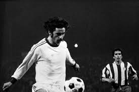 Almanya'nın efsane futbolcularından gerd müller, 75 yaşın da hjayatını kaybetti. Uubllcun7f54km
