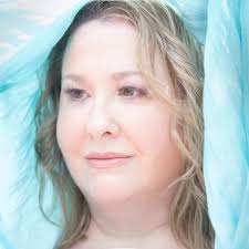 Lisa Ann Schraffa Santin Stylist