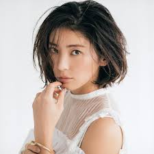 動画をチェックして石原さとみさんのようなふんわりモテ眉に近づきましょう♪ ・ ・ 【point】 パウダーで丸みを出すように眉頭の上を描いて,やや平行にな. çŸ³åŽŸã•ã¨ã¿ åŒ—å·æ™¯å­ã‚‚ãã†ã ã£ãŸ å¤ªçœ‰çµ‚äº†ã®ãŠçŸ¥ã‚‰ã› Frau