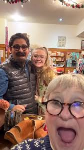 Left 2025 making a new friend! The last sale of the year. Check out  @thehighwaymanvintage from Texas! We figured out we had mutual friends and  style!!!!!