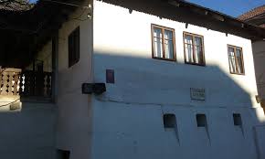 În jurul anilor 1980 a fost reamenajată, reorganizată și transformată în muzeu. Casa Memoriala Anton Pann 15 Tara Dacilor