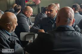 Amnestie (z řeckého amnéstia, zapomenutí) je rozhodnutí o hromadném, a to úplném nebo částečném prominutí trestu, a současně o zahlazení odsouzení pro trestný čin.neruší tedy rozsudek ani občanskoprávní odpovědnost odsouzeného (například povinnost nahradit škodu), ale pouze trest. Amnestie Ceska Televize