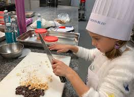 Por eso, los talleres que imparten siempre están pensados para contagiar su pasión por la cocina pero sin olvidar la salud y la correcta nutrición. Viaja A Traves De La Gastronomia Cursos Y Talleres De Cocina Regional En Espana Etheria Magazine