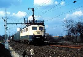 The class e 10 is an electric locomotive of the deutsche bundesbahn, introduced in 1952. Im Plandienst Lokomotiv Club 103