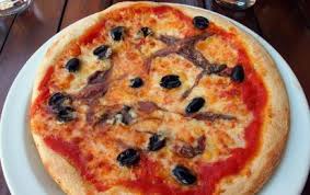 Pizza Napoletana Con Lievito Istantaneo La Pizza Napoletana E Quella Ricoperta Da Pomodoro Mozzarella Acciughe S Ricette Pizza Napoletana Ricette Di Cucina