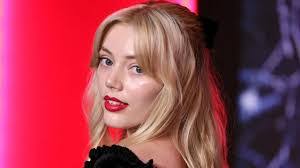 Janelle Ash's Instagram, Twitter & Facebook