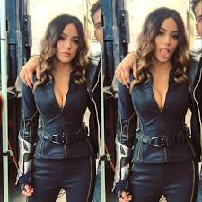 Bennet's mother is caucasian and her father is chinese. Chloe Bennet Skye From Agents Of S H I E L D 9gag