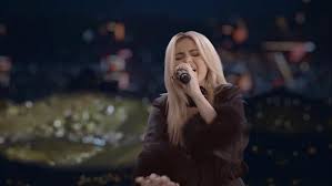 Selena gomez y khalid se unirán a marshmello para la ceremonia de apertura de la final de uefa champions league presentada por pepsi, se lee con ello, selena gómez, marshmello y khalid se unen a la aclamada lista de artistas musicales que se han encargado de amenizar el encuentro, entre. Dpfbfz9oltyfem