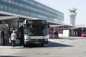 The journey takes about 30 minutes. Transfert Entre L Aeroport D Orly Et Paris