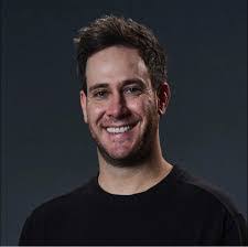 Casey Baggs's Instagram, Twitter & Facebook