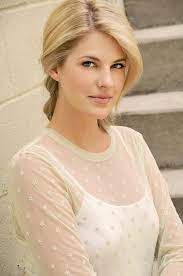 Stephanie leigh schlund is an actress. Stephanie Leigh Schlund The Hunger Games Wiki Fandom
