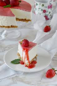 Si può optare per la versione classica a base di. Cheesecake Fredda Di Ricotta Con Farcitura Alle Fragole