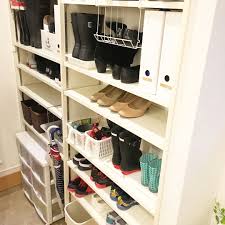 毎年 寒い季節になると出番が多くなるブーツ 雨や雪の日はレインブーツも重宝しますよね でも とくにロングブーツは長さがあって型崩れもしやすいし 収納方法が分からない なんていう方もいるのではないでしょうか ブーツを置いたけど余ったスペースが