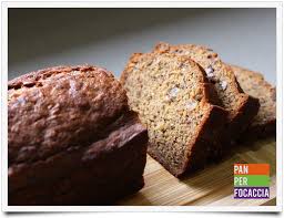 Il pan di banane, anche conosciuto come banana bread, è un dolce rustico e genuino, ideale da servire a colazione o proporre ai bambini come merenda sana e invitante. Banana Bread