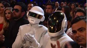 Sin embargo, ¿qué esconden sus máscaras? Integrante De Daft Punk Se Quita El Casco