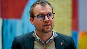 Thomas Holte's Instagram, Twitter & Facebook