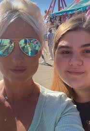 everyone! I'm an experienced household manager seeking a new opportunity. I  have worked with an amazing family with 2 young boys the past 16 months,  but as the boys are older and