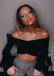 Emilie Cochrane - Free pics, galleries & more at Babepedia