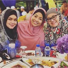 Sebagai orang yang lahir lebih dulu, ia kerap dituntut sempurna dalam segala hal. Abul On Twitter Datuk K S First Son Is Married To Hishamuddin S Daughter