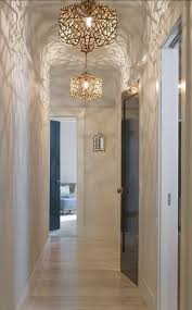 Den Flur Einrichten Ideen Und Inspirationen Archzine Net Zimmerdecken Deckengestaltung Deckenlampe Flur