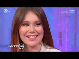 The voice senior, jasmine carrisi ammette di essere in tv perché figlia di intervistata da tv sorrisi e canzoni,jasmine carrisi ammette di essere arrivata a fare il giudice nel programma di antonella clerici the voice senior grazie al suo. Una Canzone Per Te Con Jasmine Carrisi Vieni Da Me 21 02 2020 Youtube