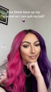 Bobbi Carr's Instagram, Twitter & Facebook