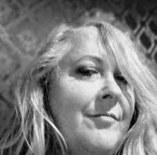 Who can pet sit for my American Staff Bandit and two cats in Glenning  Valley?