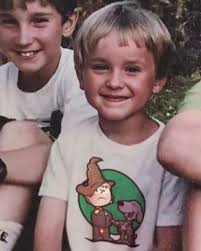 I Collected 30 Childhood Photos Of These Well-Known Celebrities Before Fame  (New Pics)