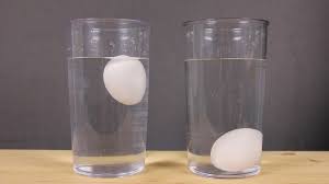 Das liegt daran, dass ihre innenhaut noch eng an der schale anliegt. Ei Noch Gut Frische Test Fur Eier Ganz Einfach Bayern 1 Radio Br De