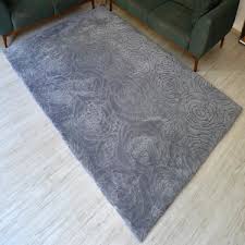 Halı kilim ve yolluk modelleri evinizin şıklığına şıklık katmak için ideal alternatiflerle dolu. Prado Wellsoft Kumas Hali Ortusu Gul Desen Gri 80x150 Fiyati