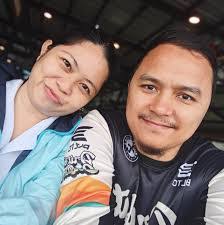 Calvin Macklin's Instagram, Twitter & Facebook