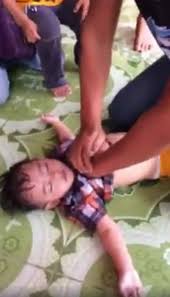 Download now gambar kata lucu di bak truk terbaru dp bbm lucu untuk hari ini. Anaknya Tak Sadarkan Diri Karena Tenggelam Ayah Ini Tanpa Henti Lakukan Cpr Meskipun Caranya Salah Tribunnews Com Mobile