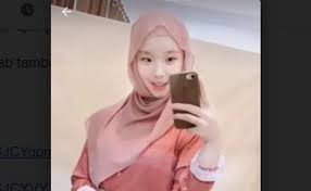 Beli jilbab minimal rp 200.000 gratis ongkir maksimal rp 25.000. Perempuan Non Muslim Viral Gara Gara Suka Pakai Jilbab Netizen Cantik Banget Okezone Muslim