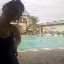 Di tiap rumah juga dimungkinkan untuk memiliki kolam renang sendiri, karena terdapat spase lahan untuk itu. Fotos Bei Kolam Renang Thb Sport Club Freibad