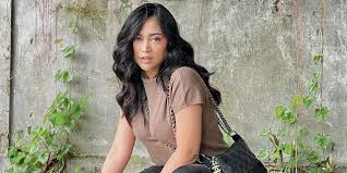 Itulah info seputar rachel vennya. Usai Kontroversi Lepas Hijab Kini Rachel Vennya Unggah Foto Pakai Bikini Diadona Id