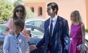 Ana rosa quintana no se esconde y muestra abiertamente su enfado con ciudadanos. Ana Rosa Quintana Casa En Julio A Su Hijo Alvaro Con Una Experta En Terapia De Pareja Informalia Es