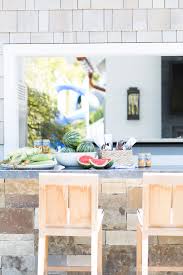 Simple ingredients, but tons of flavor thanks to grilling and the pesto lemon sauce. Blog Alice Lane Interior Design