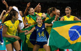 Figura importante do vôlei feminino, a líbero mineira viu seu sonho ser postergado pela terceira vez. Aposentada Da Selecao De Volei Fabi Planeja Conseguir Diploma Universitario Selecao Feminina De Volei Volei Feminino Voleibol Feminino